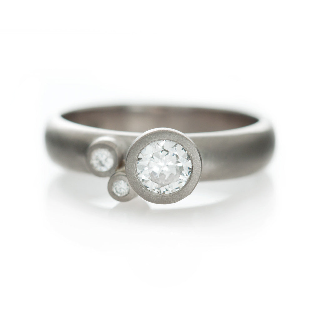 Speckled Ring - White gold and Diamonds