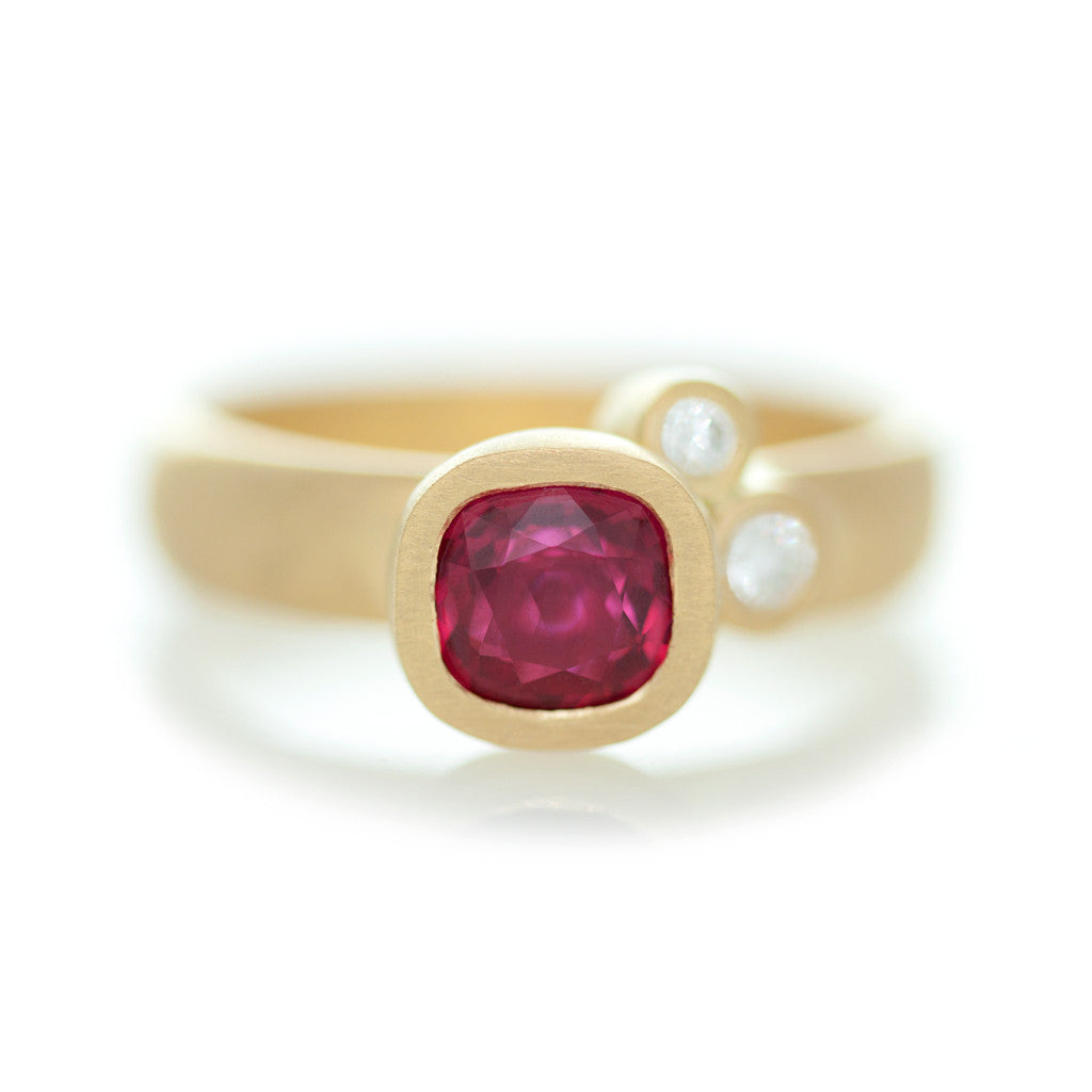 Speckled Ring - Yellow Gold & Ruby